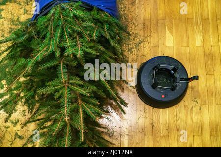 Albero di Natale è pronto per essere smaltiti dopo il nuovo anno. Foto Stock