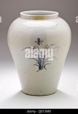 Vaso con fiore selvatico in Underglaze Cobalt – blu. Corea, Joseon (1392-1910), 18th secolo. Mobili; Serviceware. Porcellana a ruote con decori dipinti blu sotto smalto trasparente Foto Stock