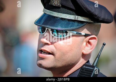 Fratello i funzionari al funerale di morto assassinato sheriff in Atlanta corte fuga di ripresa Foto Stock