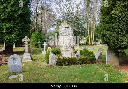 Memoriale per l'esploratore africano Henry Morton Stanley a St Michael e All Angels Churchyard nel villaggio di Pirbright, vicino a Woking, Surrey, Inghilterra sudorientale Foto Stock