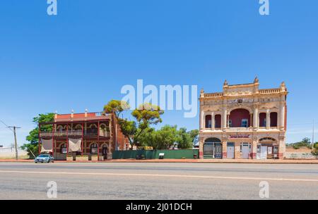 Vista del vecchio Marvel Bar Hotel, costruito nel 1898, in Bayley Street, nella piccola città rurale fantasma mineraria di Coolgarlie, Goldfields-Esperance, Western Aust Foto Stock