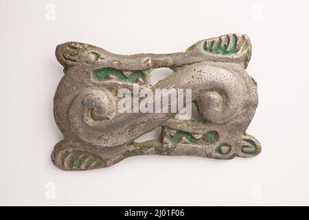 Placca. Siberia Meridionale, 5th-3rd secolo a.C. Scultura; placche. Bronzo argentato, fuso Foto Stock