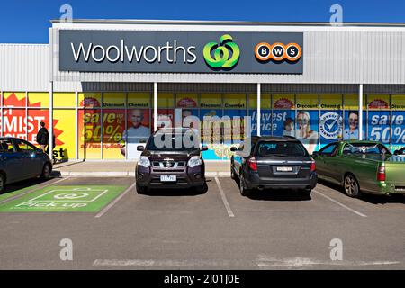 Ballarat Australia / Woolworths Supermarket situato presso il centro commerciale Delacombe Town Centre. Foto Stock