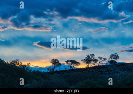 Nuvolosità al tramonto nell'Outback australiano, Australia occidentale, WA, Australia Foto Stock
