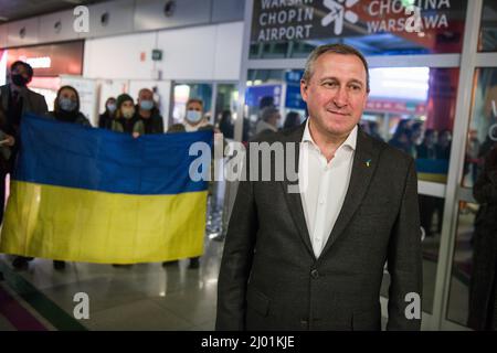 Varsavia, Polonia. 15th Mar 2022. Ambasciatore ucraino in Polonia Andri Deshchytsia è visto all'aeroporto di Chopin a Varsavia. Gli atleti ucraini che a un certo punto erano incerti se potessero partecipare alle Paralimpiadi di Pechino a causa dell'invasione russa del loro paese e si sono classificati al secondo posto nel numero di medaglie sono arrivati all'aeroporto Chopin di Varsavia invece di Kyiv dal bombardamento della capitale da parte delle forze russe. (Foto di Attila Husejnow/SOPA Images/Sipa USA) Credit: Sipa USA/Alamy Live News Foto Stock