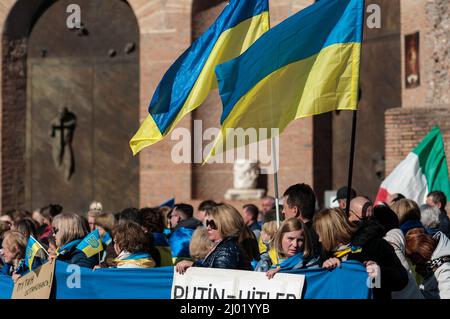 Roma, Italia. 13th Mar 2022. Dimostrazione della comunità Ucraina che vive a Roma contro l'invasione russa dell'Ucraina. (Credit Image: © Andrea Ronchini/Pacific Press via ZUMA Press Wire) Foto Stock