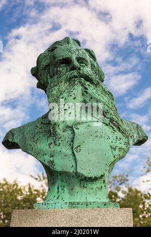 Scultura in bronzo a busto di figura storica sconosciuta. Foto Stock