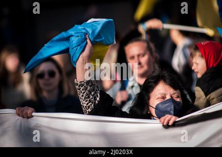 Roma, Italia. 13th Mar 2022. Dimostrazione della comunità Ucraina che vive a Roma contro l'invasione russa dell'Ucraina. (Credit Image: © Andrea Ronchini/Pacific Press via ZUMA Press Wire) Foto Stock