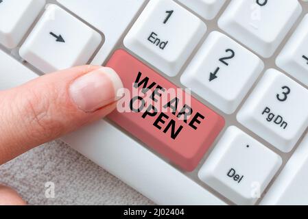 La didascalia concettuale è aperta. Word for We are Open Retipizzazione Download History Files, digitando Online Registration Forms Foto Stock