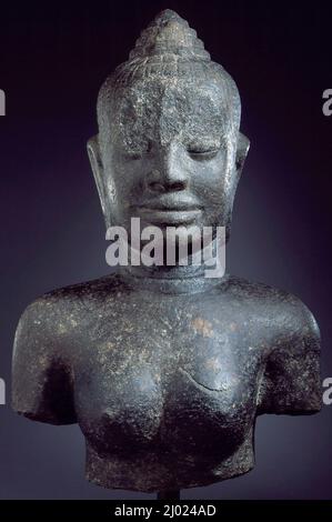 Busto della dea buddista Prajnaparamita. Cambogia o Thailandia, stile Bayon, 12th - inizio 13th secolo. Scultura. Roccia metamorfica Foto Stock