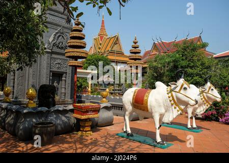 Siem Reap, Cambogia - Febbraio 2022: Il tempio Wat Preah Prom Rath a Siem Reap il 9 Febbraio 2022 in Cambogia. Foto Stock