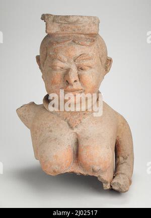 Busto femminile. Indonesia, Giava orientale, 14th secolo. Scultura. Terracotta Foto Stock