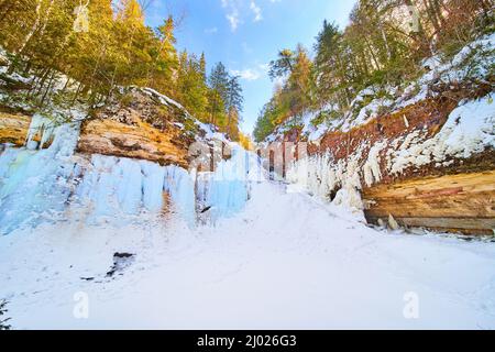 Miners Falls nel Parco Nazionale in inverno quando completamente congelato Foto Stock