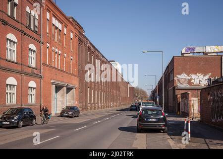 Edifici storici del gas ex fabbrica del motore Deutz della Kloeckner Humboldt Deutz AG su Deutz-Muelheimer Street nel quartiere Muelheim, Colo Foto Stock