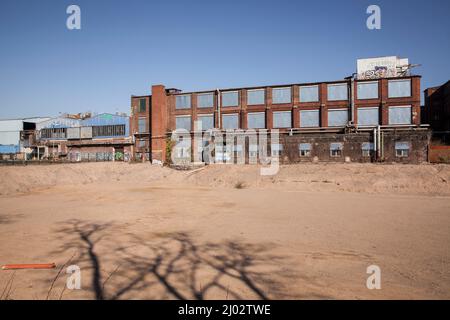 Edifici storici del gas ex fabbrica del motore Deutz della Kloeckner Humboldt Deutz AG su Deutz-Muelheimer Street nel quartiere Muelheim, Colo Foto Stock