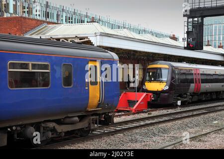 Traversa classe 170 diesel unità multiple 170110 a Nottingham, Regno Unito. Foto Stock