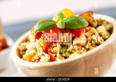 Couscous Bowl con carne e verdure grigliate miste Foto Stock