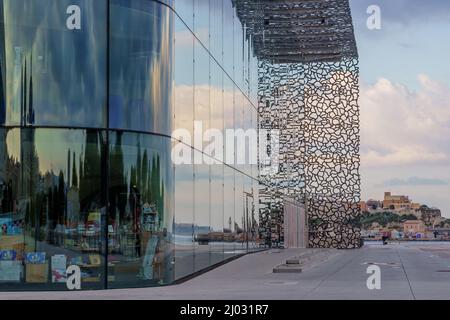 Paesaggi mattutini del MUCEM sul vecchio porto di Marsiglia, Francia Foto Stock