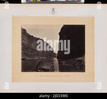 Black Canyon, fiume Colorado, guardando sotto dal campo 7. Timothy H. o'Sullivan (Stati Uniti, New York, New York City, circa 1840-1882). Stati Uniti, 1871, stampato 1873. Fotografie. Stampa in argento albume Foto Stock