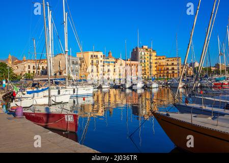 La Cala, porto di Palermo, Palermo, Sicilia, Italia, Mediterraneo, Europa Foto Stock