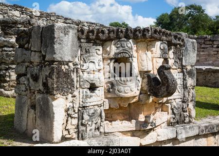 Maschera di Chac di pietra, rovine maya, zona archeologica maya, Stato dello Yucatan, Messico, Nord America Foto Stock