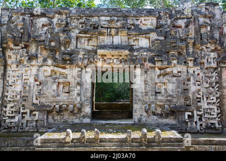 Monster Mouth Door, Structure II, rovine maya, zona archeologica di Chicanna, Stato Campeche, Messico, Nord America Foto Stock