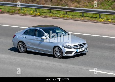 2016 Mercedes Benz C C220 D AMG LINE PREMIUM 2143cc 7 velocità di guida automatica sull'autostrada M61, Manchester, Regno Unito Foto Stock