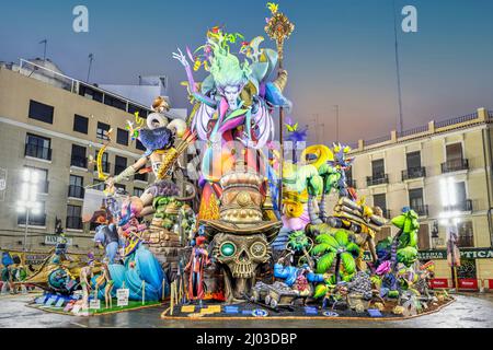 Sculture giganti durante l'annuale Fallas Festival, Valencia, Spagna Foto Stock