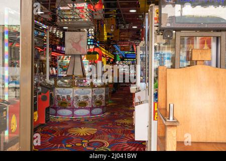 Arcate di divertimento lungo Marine Parade Great Yarmouth Norfolk Inghilterra Foto Stock