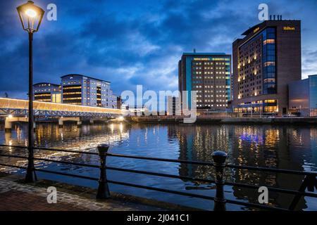 Al tramonto a Laganside a Belfast, Irlanda del Nord Foto Stock