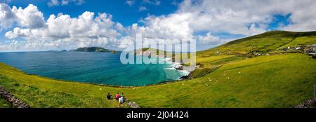 Le Isole Blasket, Dunmore Head, Coumeenoole Beach, da Slea Head, Dingle, Co. Kerry. Foto Stock