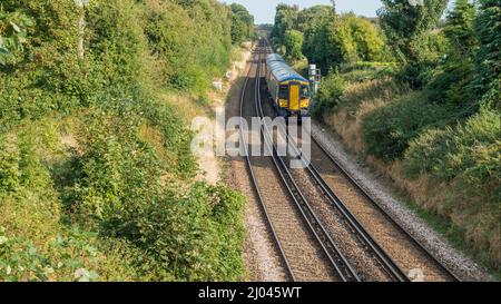 Treno 375619 che si avvicina alla stazione di Canterbury East. La British Rail Class 375 è un treno elettrico a più unità costruito da Bombardier Transport Foto Stock