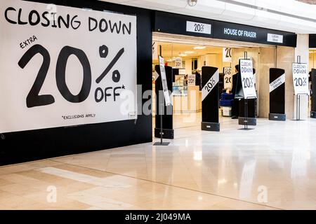 Epsom Surrey London UK, March16 2022, House of Fraser Department Store chiusura della vendita Foto Stock