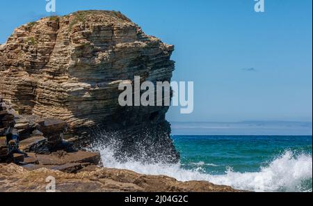 Playa de las Catedrales con formaciones rocosas en Ribadeo, Galizia Foto Stock