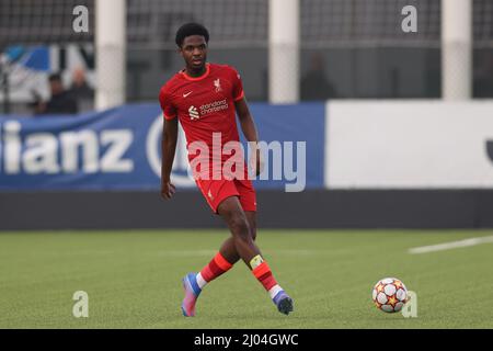 Vinovo, Italia, 15th marzo 2022. Billy Koumetio di Liverpool durante la partita della UEFA Youth League presso il Juventus Center di Vinovo. Il credito d'immagine dovrebbe essere: Jonathan Moscrop / Sportimage Credit: Sportimage/Alamy Live News Foto Stock