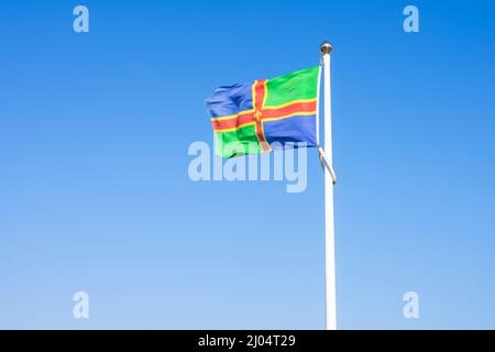 Contea di Lincolnshire bandiera di Lincolnshire contro un cielo blu chiaro Lincoln Lincolnshire Regno Unito GB Europa Foto Stock