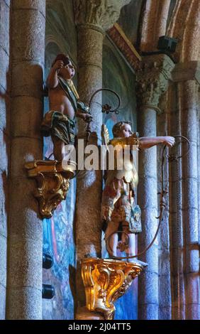 Detalles y retablo de la Capilla Mayor de la Catedral de Mondoñedo, Lugo, España Foto Stock