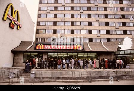 Il primo ristorante McDonald's di Mosca è stato aperto nel 1990 Foto Stock