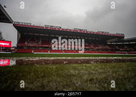 Un Wet City Ground attende Nottingham Forest e QPR in, il 3/16/2022. (Foto di Ritchie Sumpter/News Images/Sipa USA) Credit: Sipa USA/Alamy Live News Foto Stock