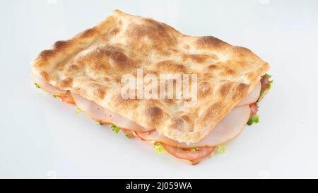 Pizza a due strati al taglio isolata su bianco Foto Stock