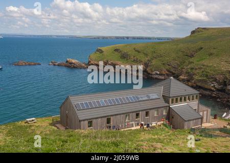 Uso della Casa del guardiano, North Haven, Skomer Island, Pembrokeshire, Wales, Regno Unito, Europa Foto Stock