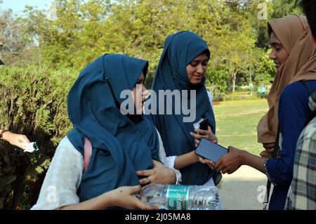 New Delhi, India. 16th Mar 2022. A Nuova Delhi, India il 16 marzo 2022 la gente visita lodhi Garden Nuova Delhi il mercoledì, (Foto di Ravi Batra/sipa USA ) RB 03162022 Credit: Sipa USA/Alamy Live News Foto Stock