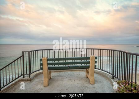 Vista da un punto panoramico sopra Agate Street Beach. Laguna Beach, California, Stati Uniti. Foto Stock