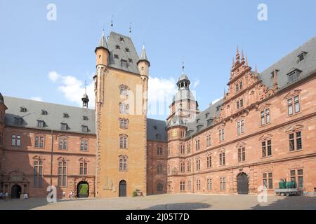 Cortile del castello di Johannisburg ad Aschaffenburg, Baviera, Germania Foto Stock