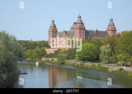 Castello di Johannisburg sulle rive del Main in Aschaffenburg, Baviera, Germania Foto Stock