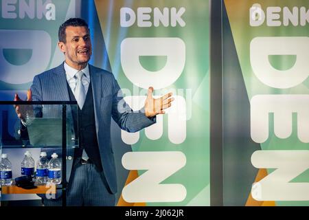 ROTTERDAM - DENK-lijsttrekker Farid Azarkan reageert vanuit het partijbureau op de uitslagen voor de gemeenteraadsverkiezingen. ANP ROBIN UTRECHT Foto Stock