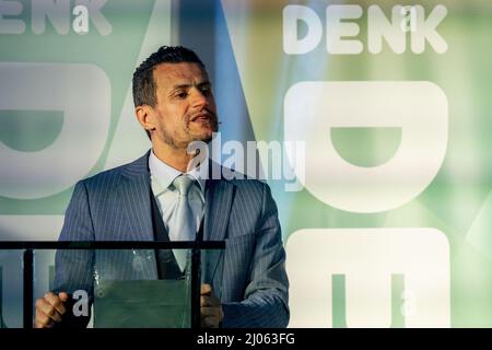 ROTTERDAM - DENK-lijsttrekker Farid Azarkan reageert vanuit het partijbureau op de uitslagen voor de gemeenteraadsverkiezingen. ANP ROBIN UTRECHT Foto Stock