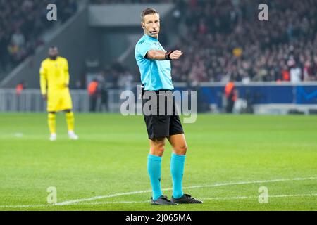 Lille, Francia. 16th Mar 2022. LILLE, FRANCIA - MARZO 16: Arbitro Davide massa durante il round della UEFA Champions League di sedici partite di due manche tra Lille OSC e Chelsea FC allo Stade Pierre Mauroy il 16 Marzo 2022 a Lille, Francia (Foto di Geert van Erven/Orange Pictures) Credit: Orange Pics BV/Alamy Live News Foto Stock