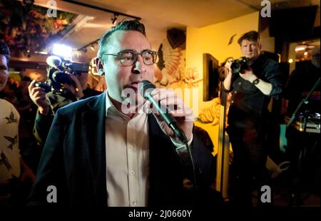 DEN HAAG - Hart voor Den Haag-lijsttrekker Richard de MOS reageert in cafe Luden op de uitslagen voor de gemeenteraadsverkiezingen. ANP LEX VAN LIESHOUT Foto Stock