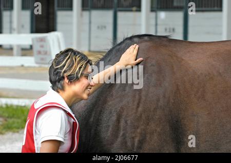 Lo sposo, con cavalli e recinzioni a Lexington Kentucky KY Foto Stock